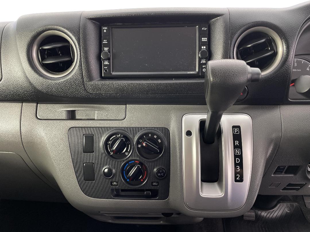 Photo '18' of Nissan NV350 Photo '18' of Nissan NV350