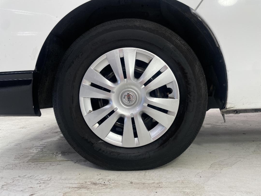 Photo '10' of Nissan NV350