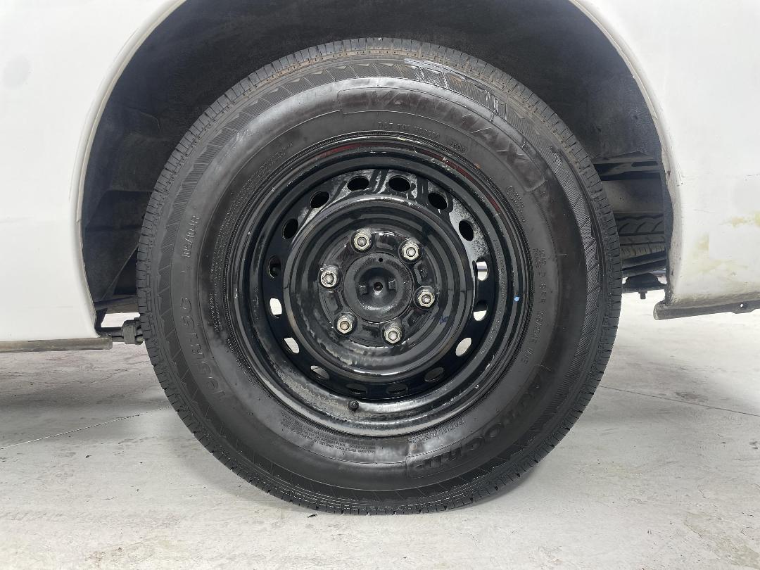 Photo '11' of Nissan NV350