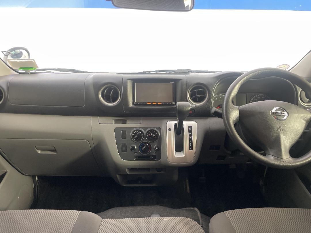 Photo '17' of Nissan NV350