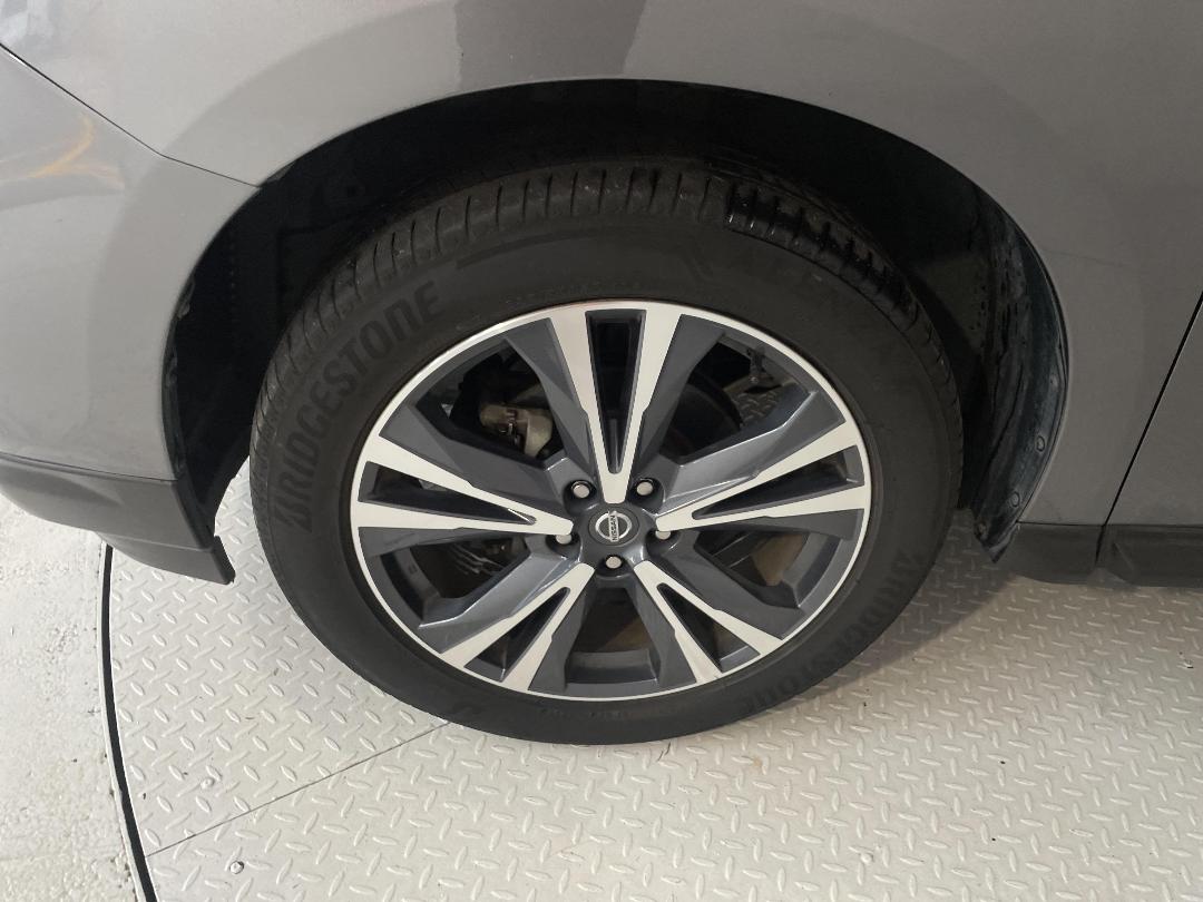 Photo '10' of Nissan Pathfinder