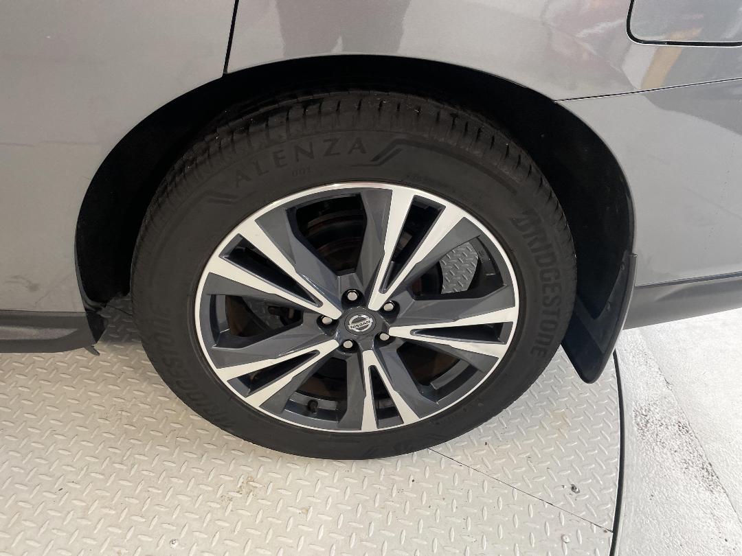 Photo '11' of Nissan Pathfinder