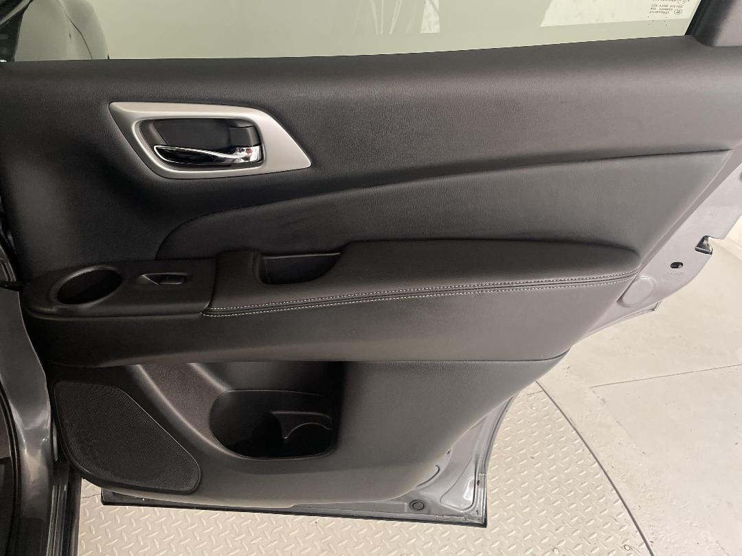 Photo '19' of Nissan Pathfinder