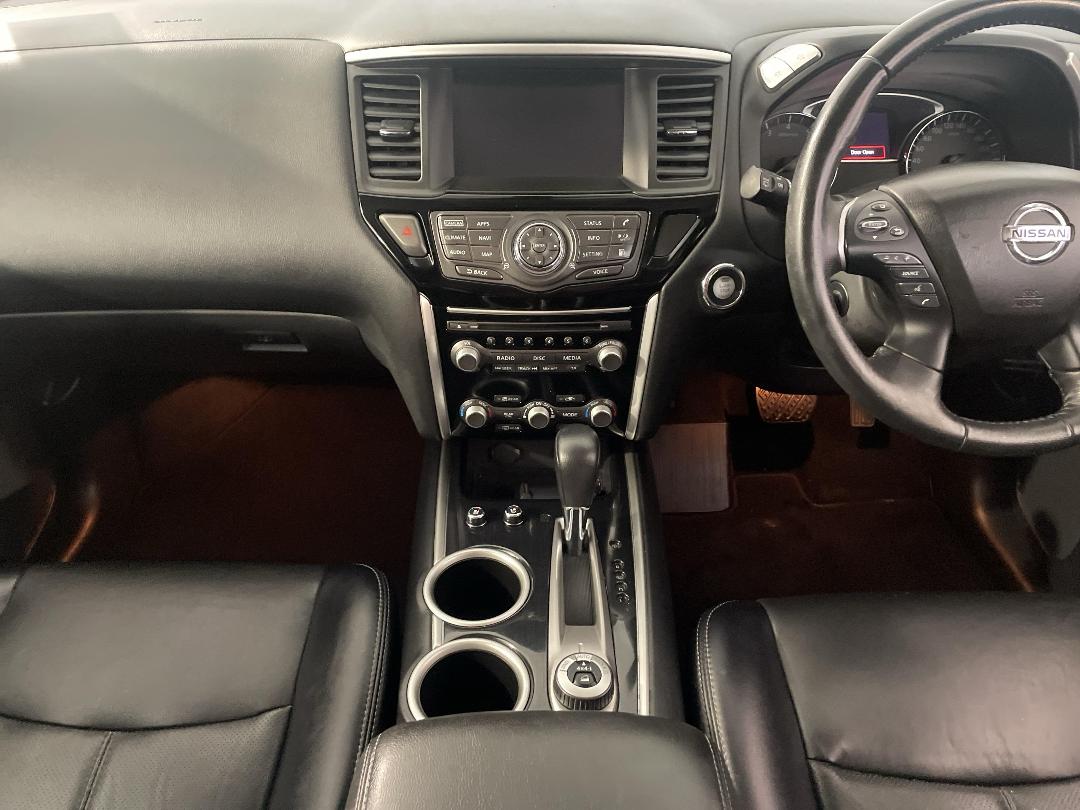 Photo '18' of Nissan Pathfinder