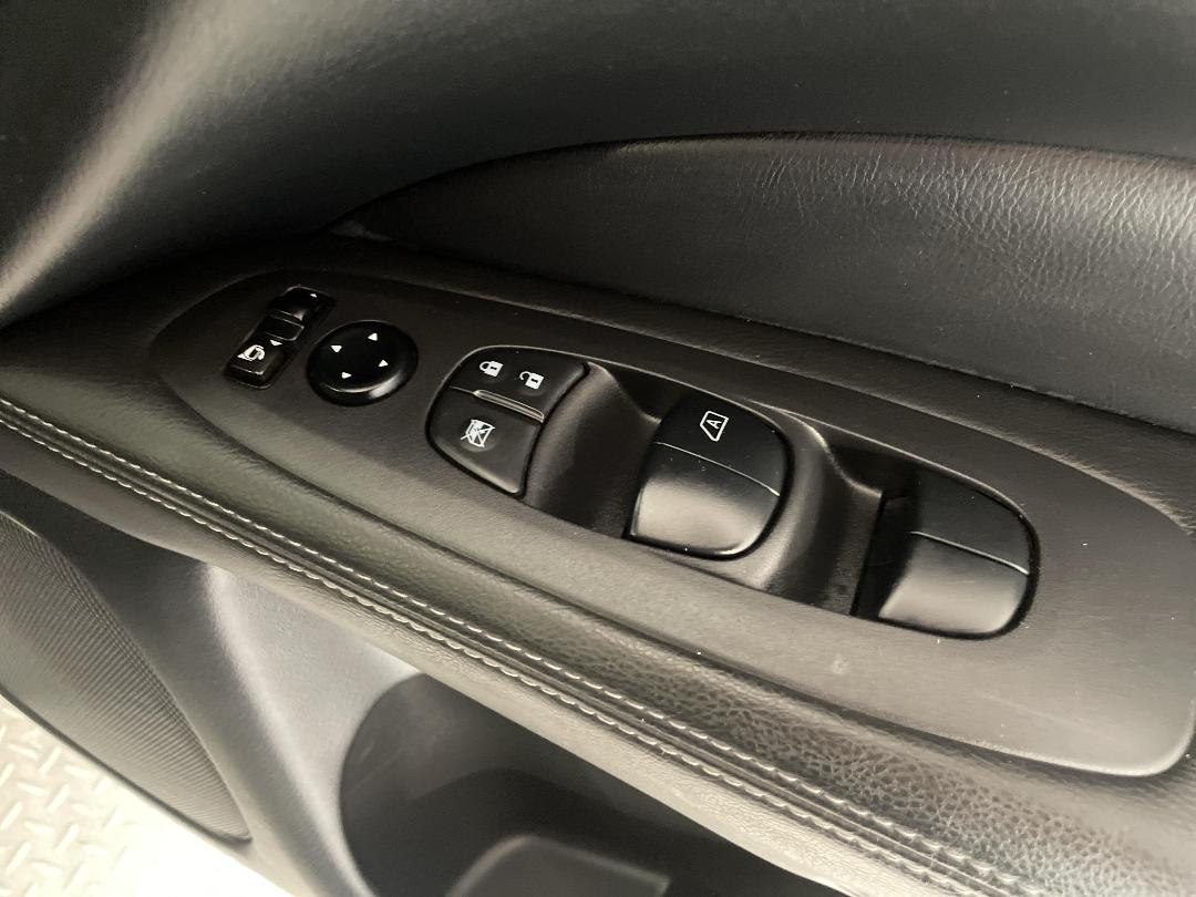 Photo '24' of Nissan Pathfinder