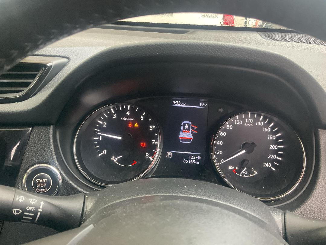 Photo '8' of Nissan X-Trail ST-L