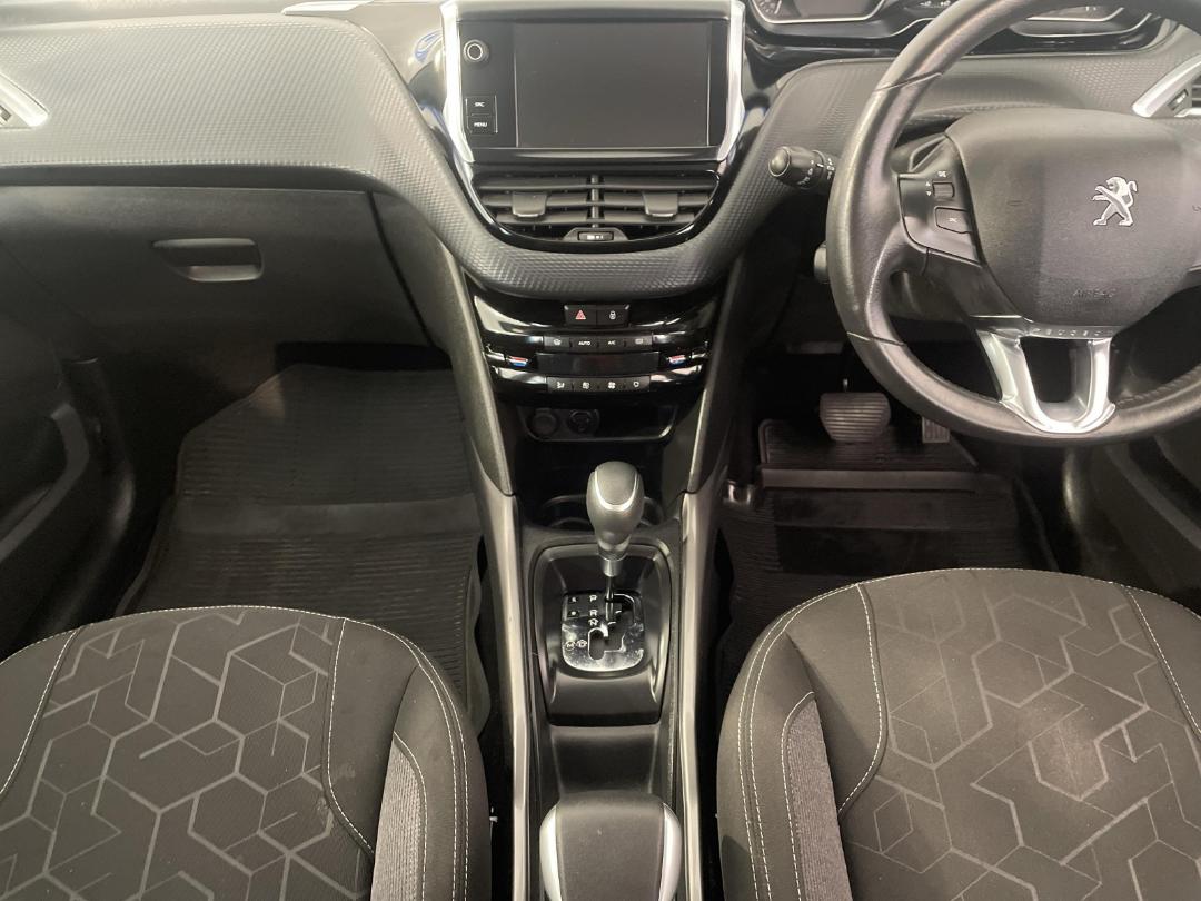 Photo '18' of Peugeot 2008 Photo '18' of Peugeot 2008