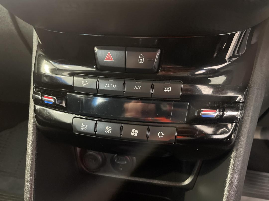 Photo '30' of Peugeot 2008 Photo '30' of Peugeot 2008