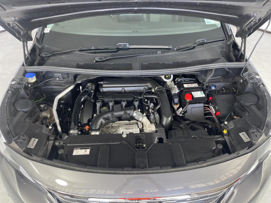 Photo '13' of Peugeot 5008