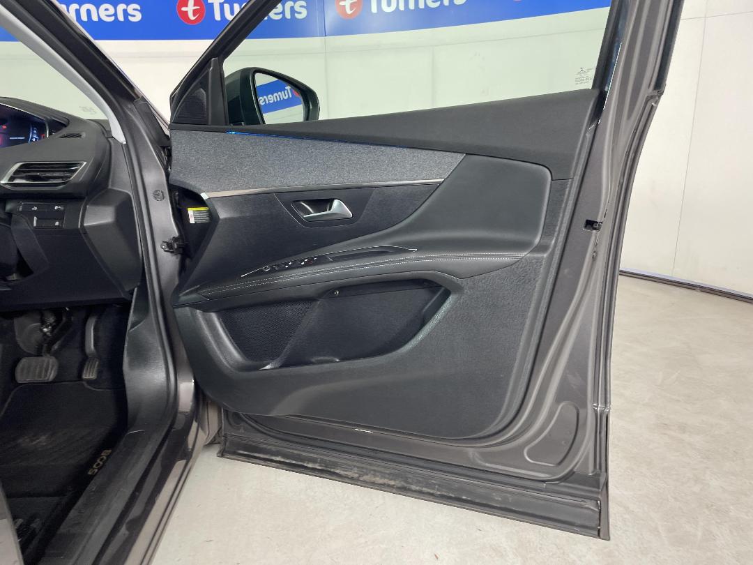 Photo '15' of Peugeot 5008