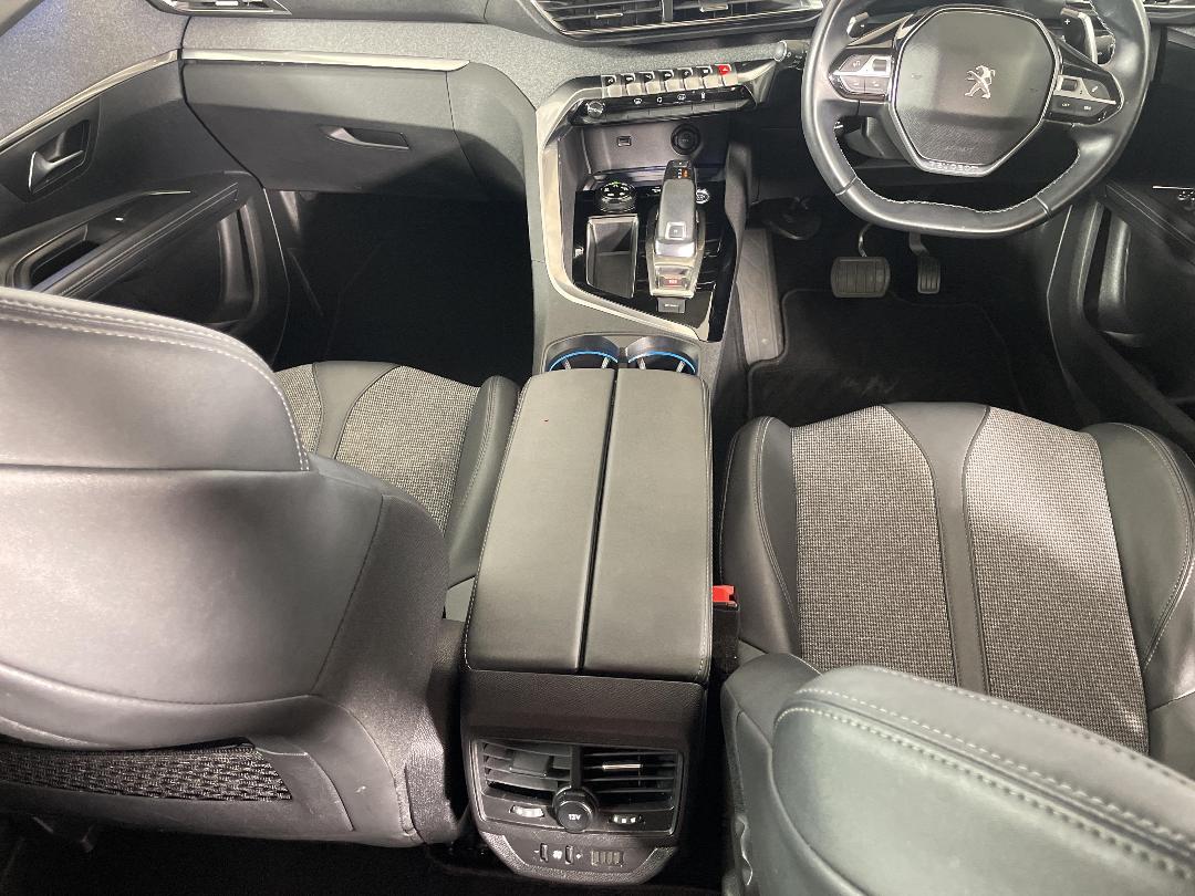 Photo '18' of Peugeot 5008