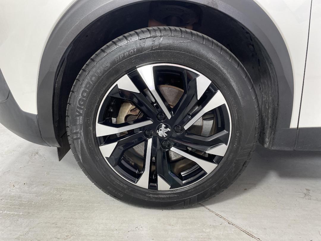 Photo '10' of Peugeot E-2008 Photo '10' of Peugeot E-2008