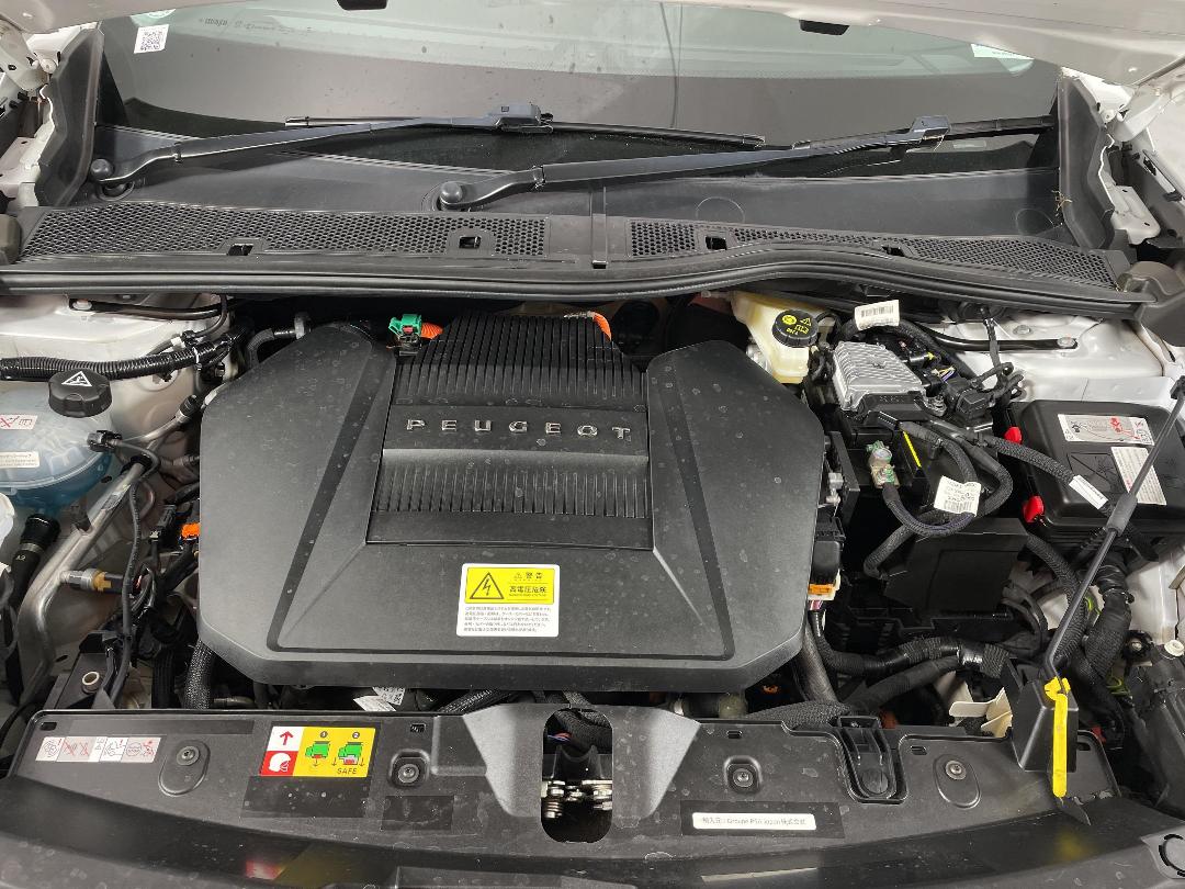 Photo '13' of Peugeot E-2008 Photo '13' of Peugeot E-2008