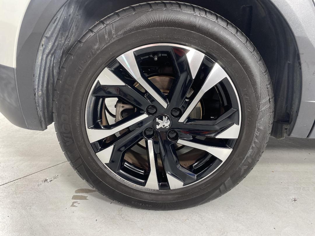 Photo '12' of Peugeot E-2008 Photo '12' of Peugeot E-2008