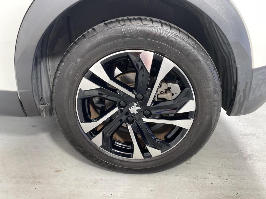 Photo '11' of Peugeot E-2008 Photo '11' of Peugeot E-2008