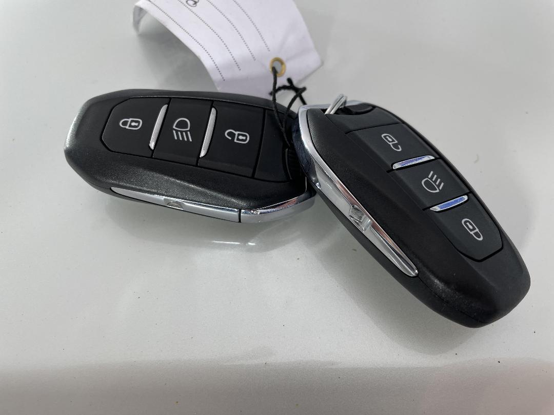 Photo '22' of Peugeot E-2008 Photo '22' of Peugeot E-2008