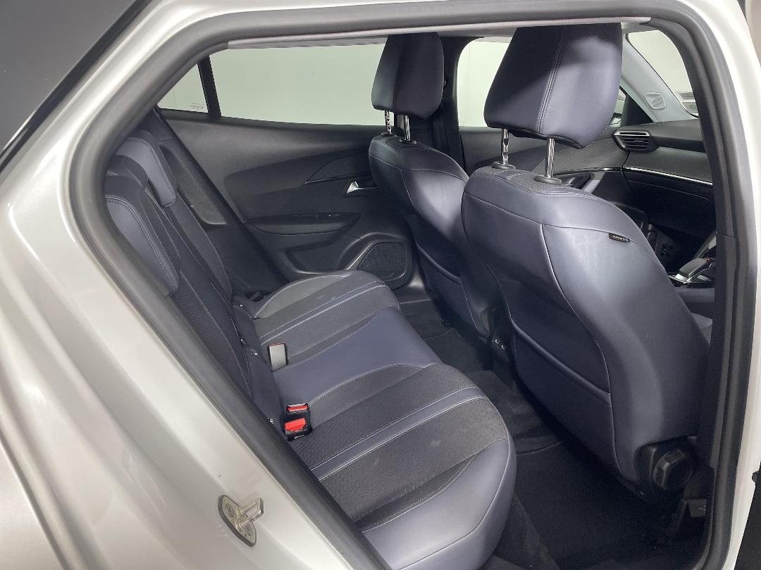 Photo '20' of Peugeot E-2008 Photo '20' of Peugeot E-2008