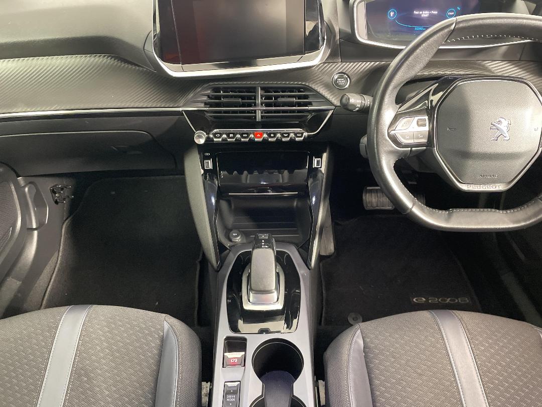 Photo '18' of Peugeot E-2008 Photo '18' of Peugeot E-2008