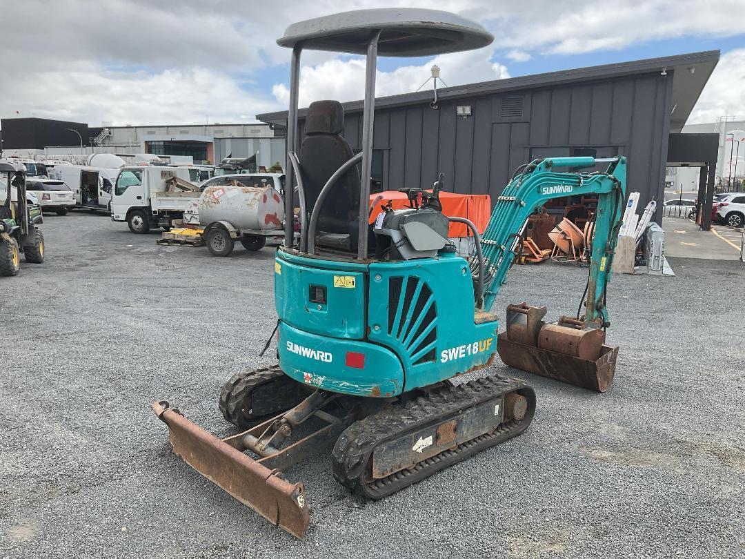 Photo '6' of SUNWARD SWE18UF Excavator