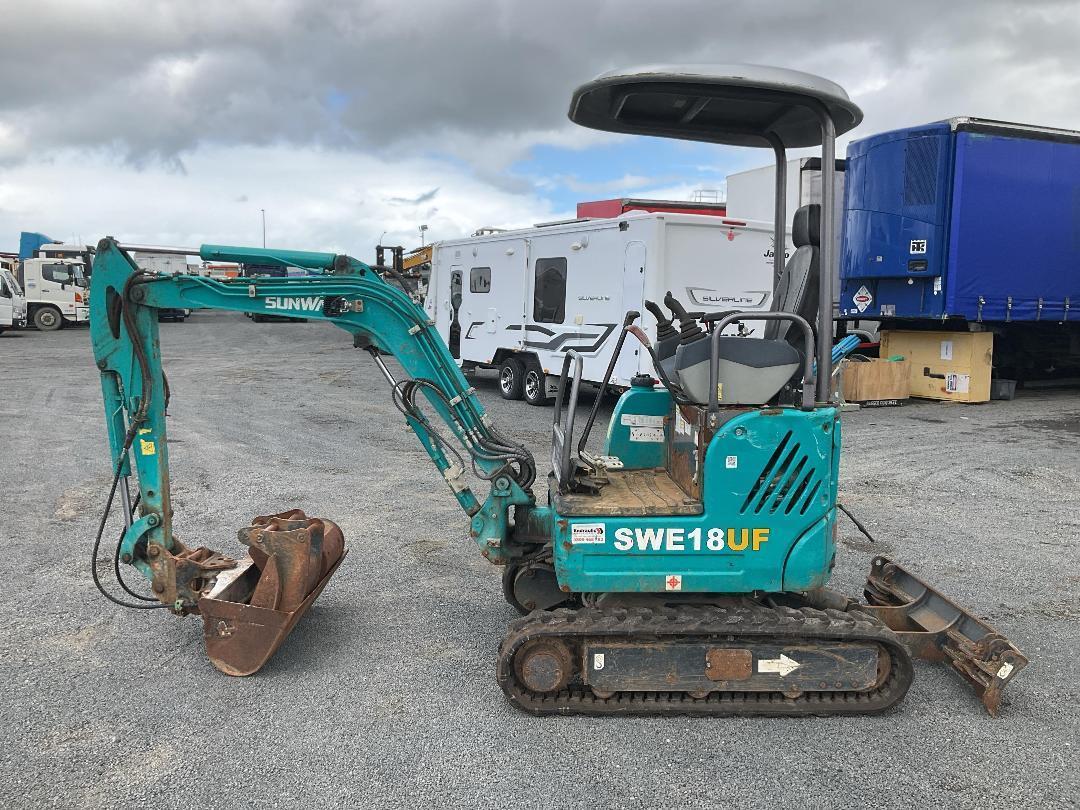 Photo '10' of SUNWARD SWE18UF Excavator