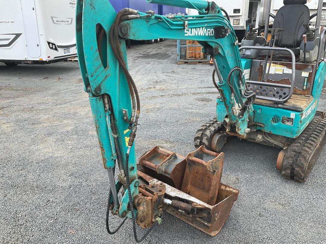 Photo '18' of SUNWARD SWE18UF Excavator