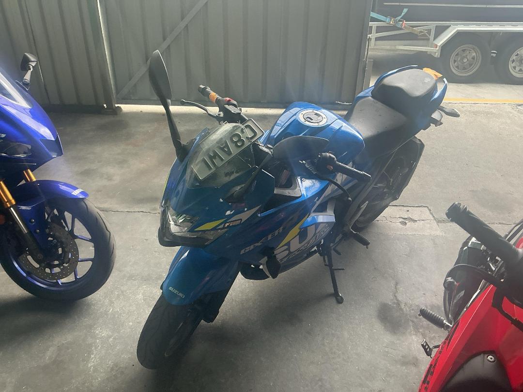 Photo '4' of Suzuki GSX250Frlzl9 no submodel