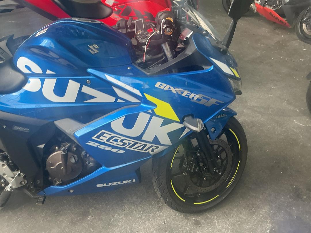 Photo '13' of Suzuki GSX250Frlzl9 no submodel