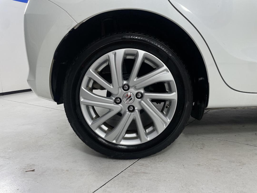 Photo '12' of Suzuki Swift