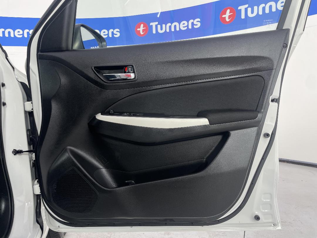 Photo '15' of Suzuki Swift