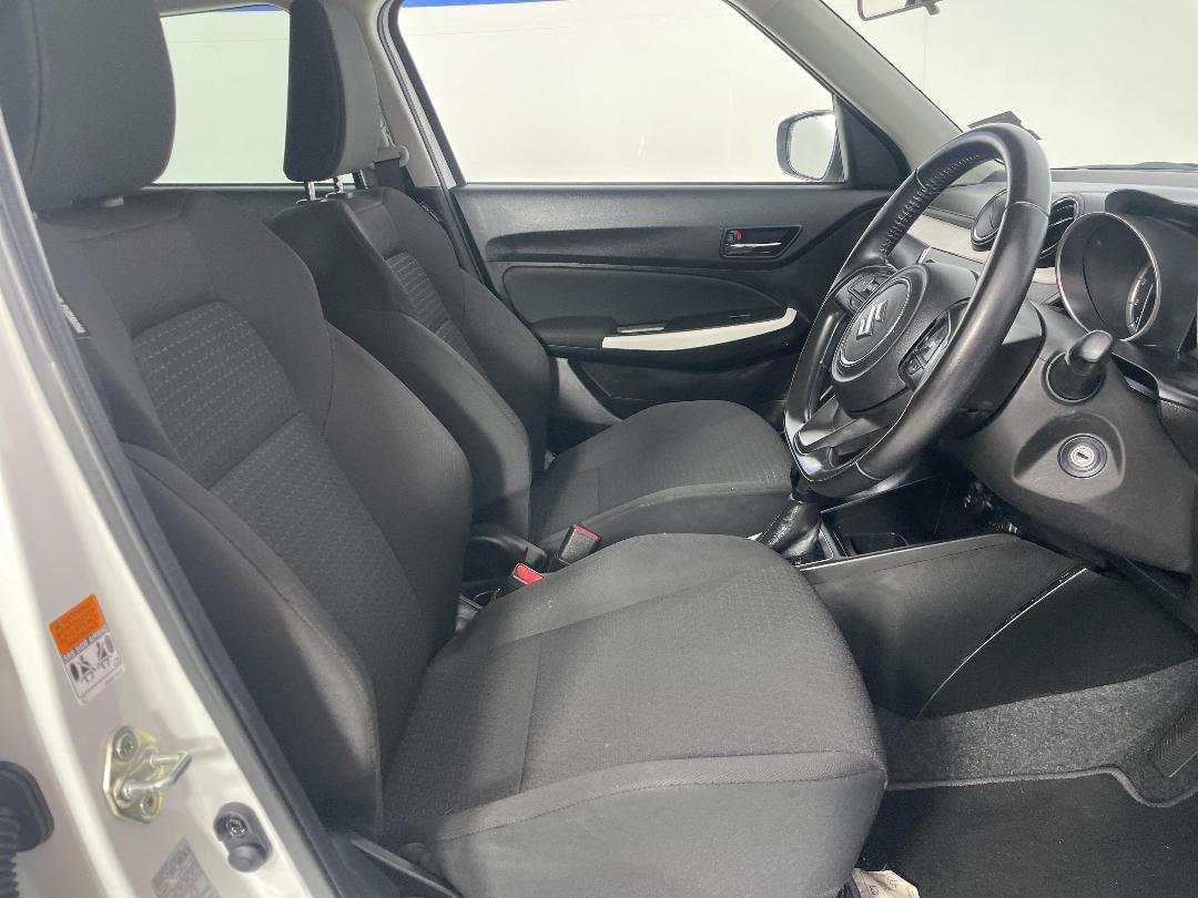 Photo '16' of Suzuki Swift