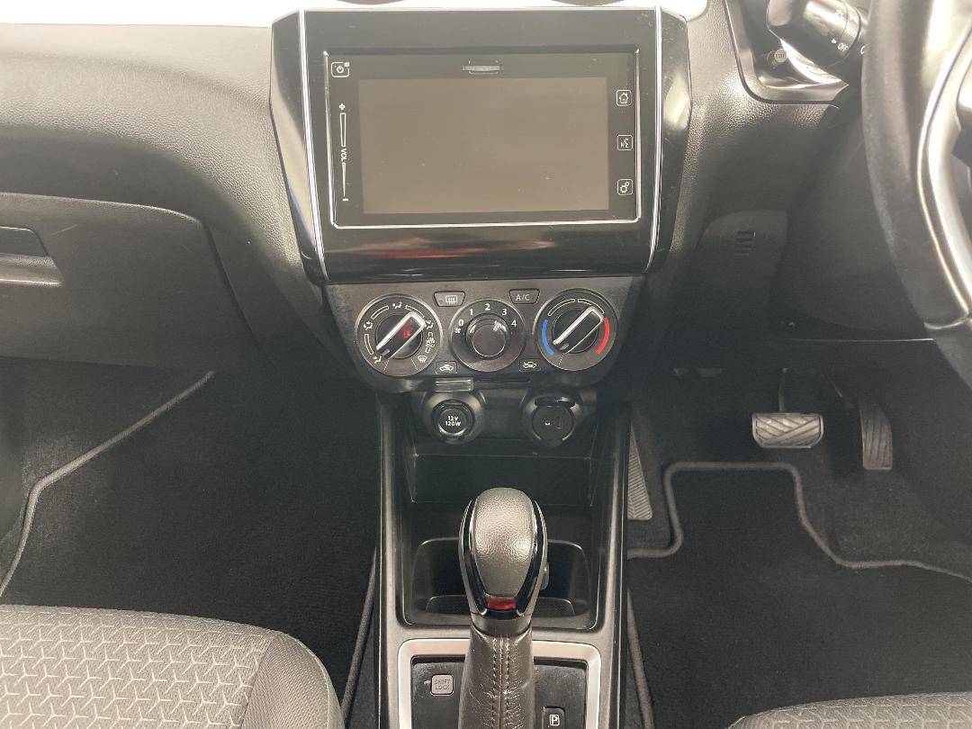 Photo '18' of Suzuki Swift