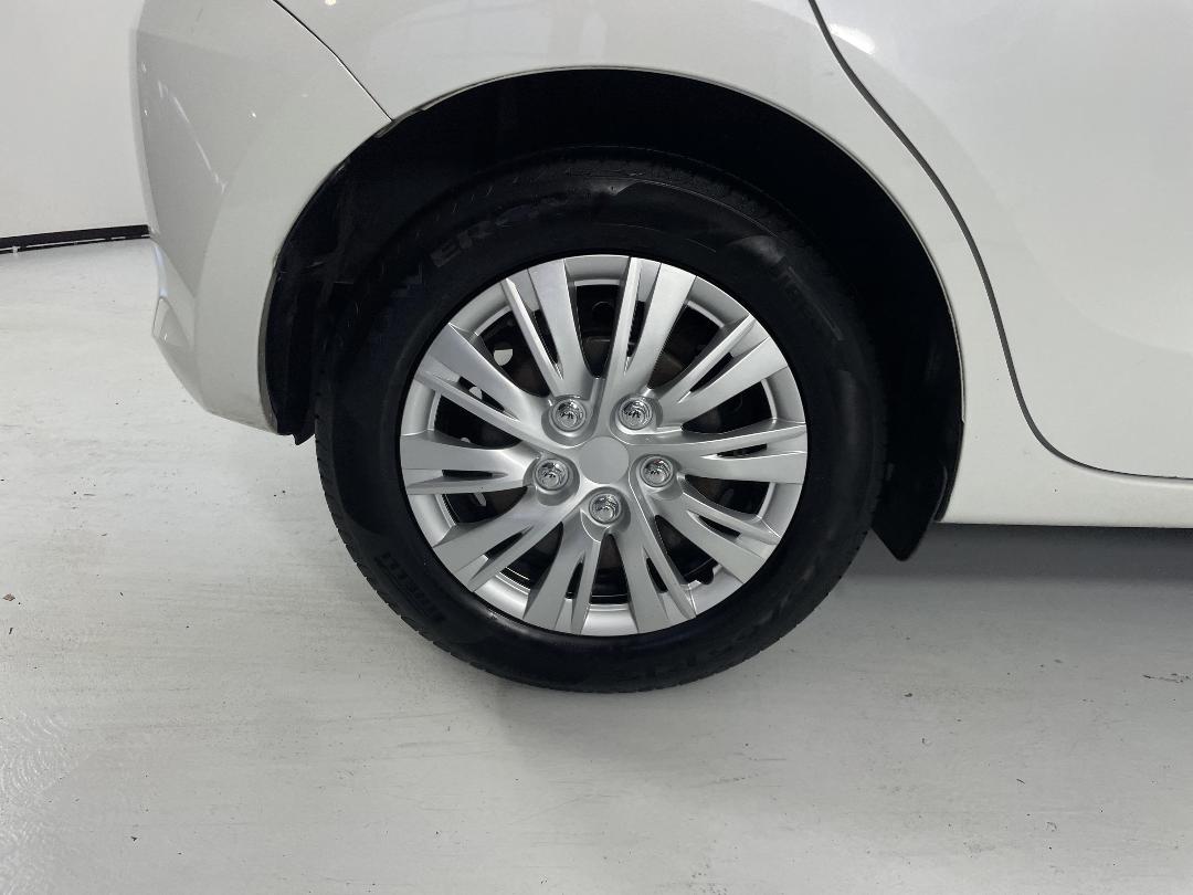 Photo '12' of Suzuki Swift Photo '12' of Suzuki Swift