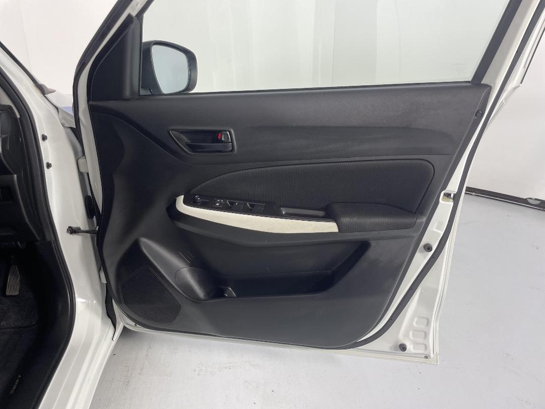 Photo '15' of Suzuki Swift Photo '15' of Suzuki Swift