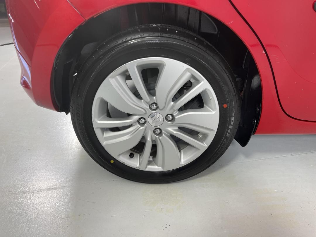 Photo '12' of Suzuki Swift