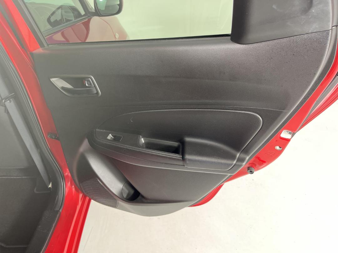 Photo '19' of Suzuki Swift