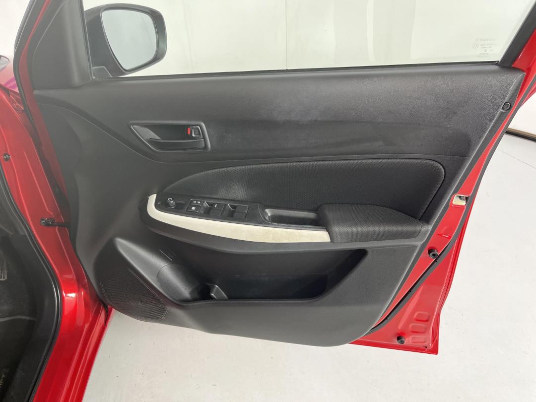 Photo '15' of Suzuki Swift