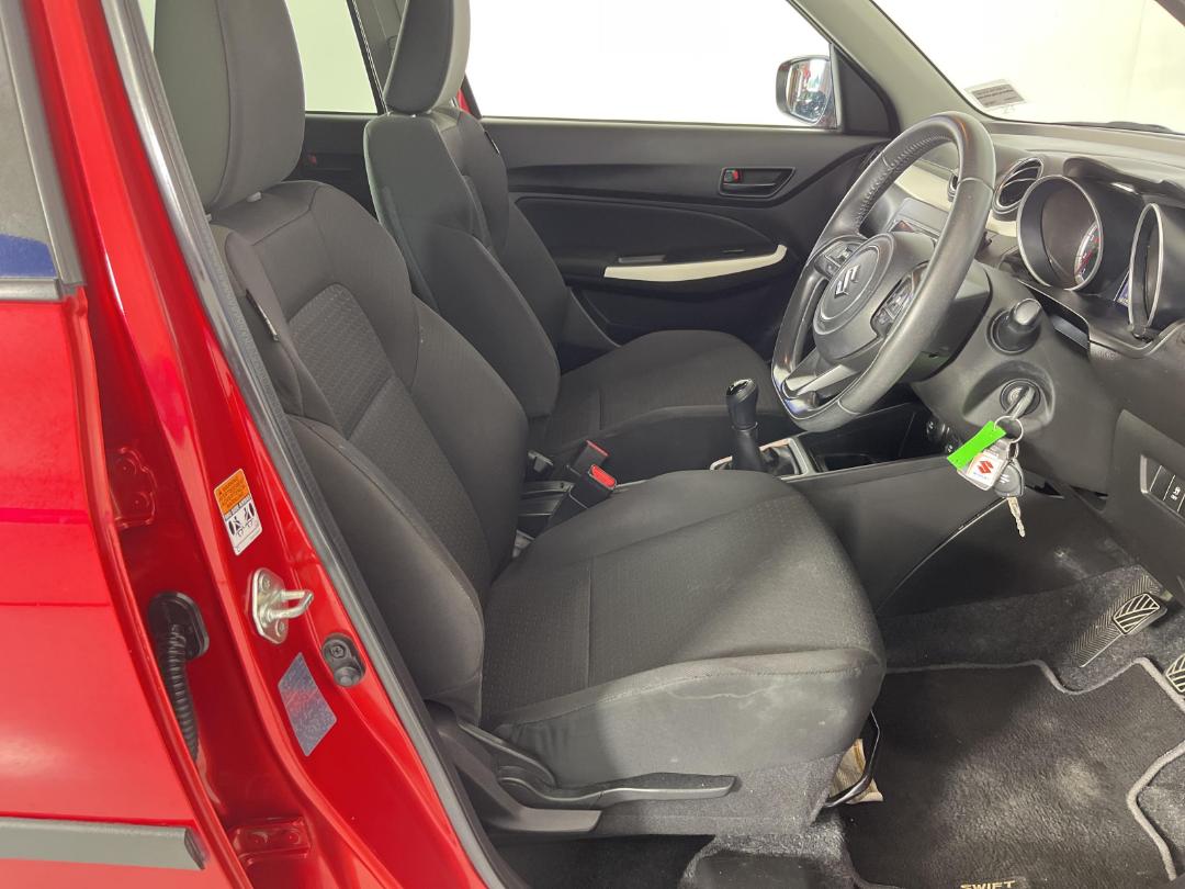 Photo '16' of Suzuki Swift