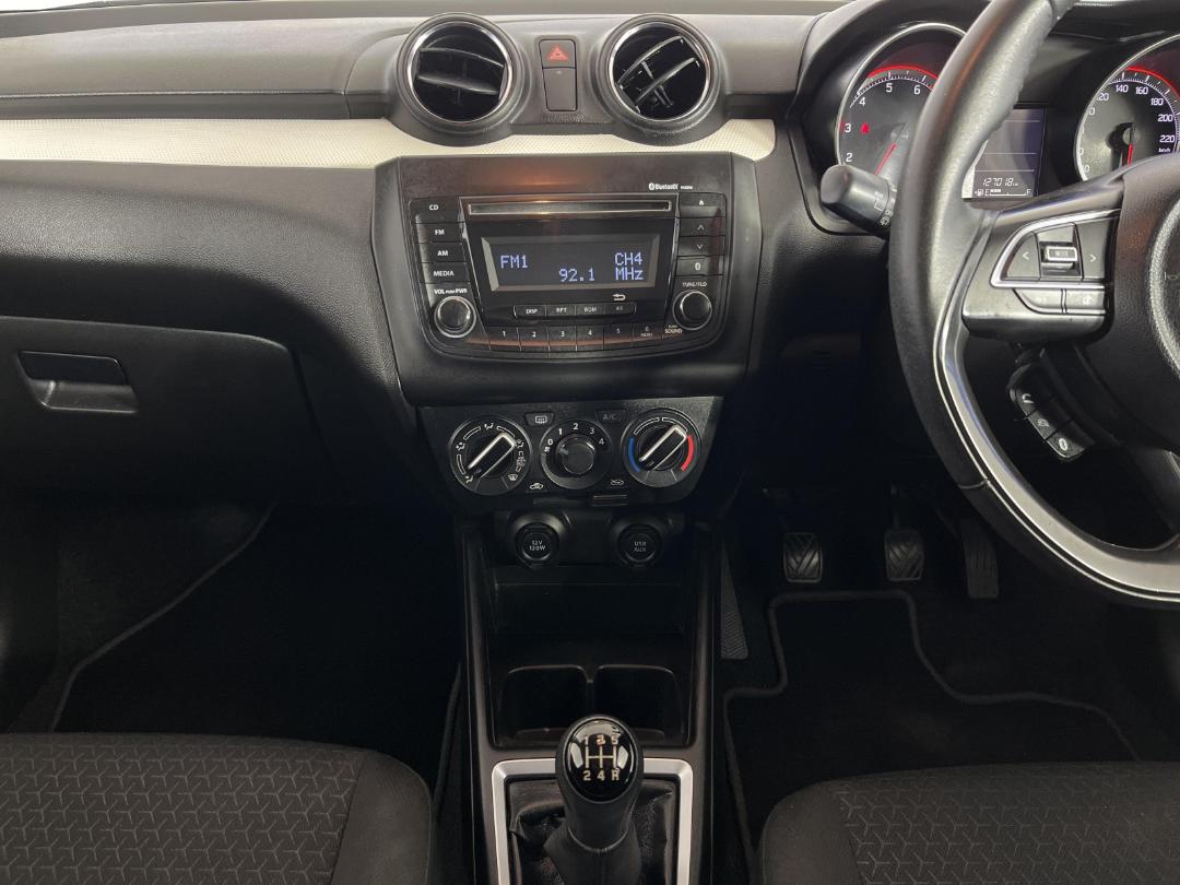 Photo '18' of Suzuki Swift