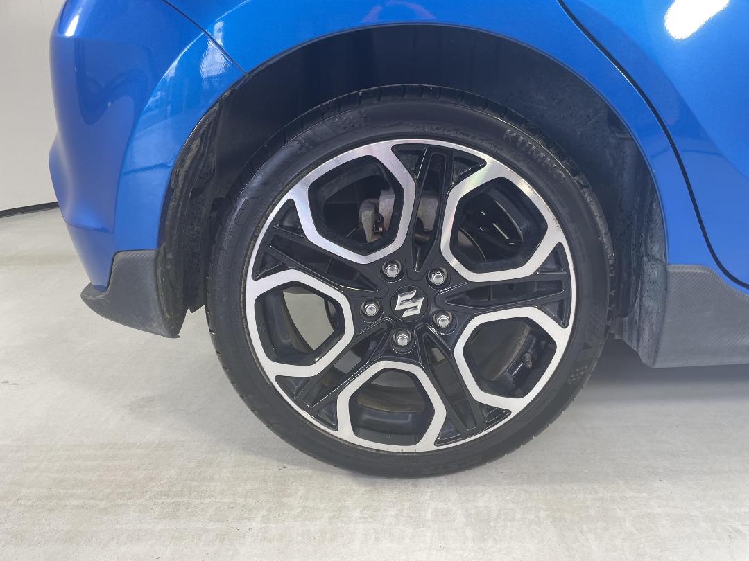 Photo '12' of Suzuki Swift