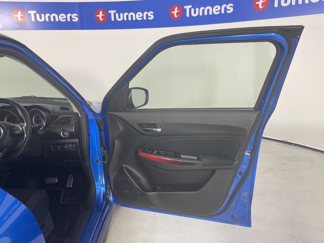 Photo '15' of Suzuki Swift