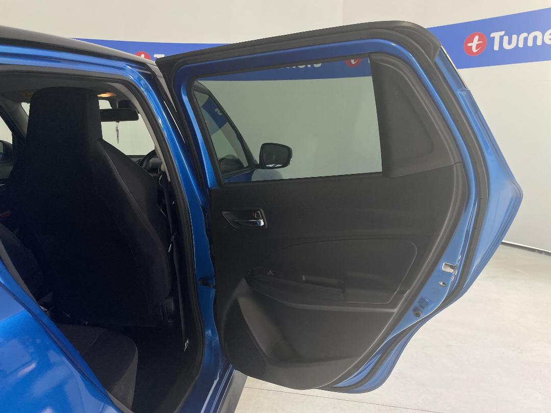 Photo '19' of Suzuki Swift