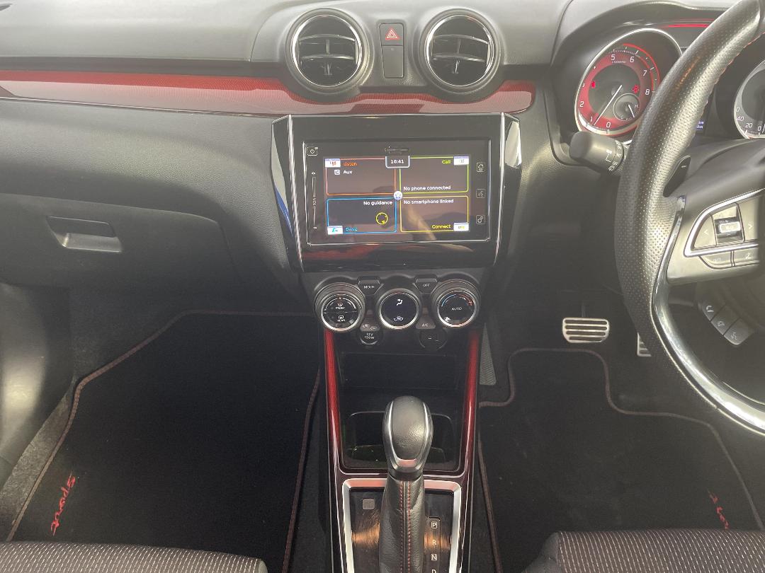 Photo '18' of Suzuki Swift