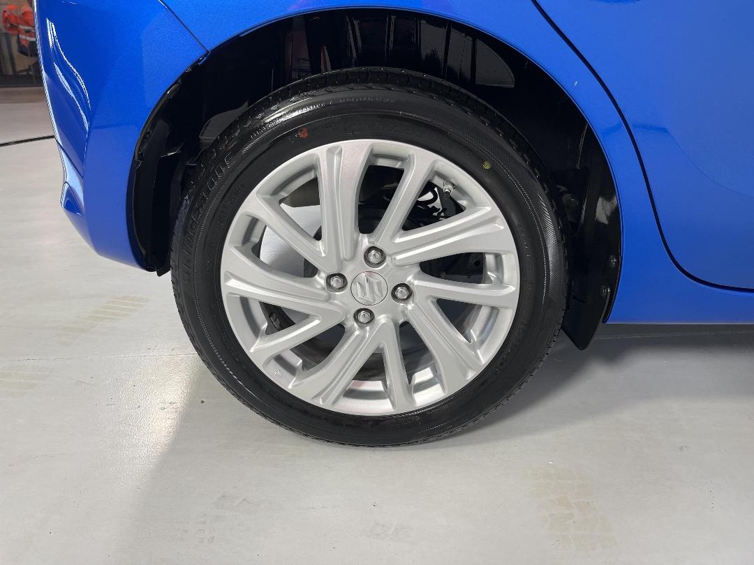 Photo '12' of Suzuki Swift