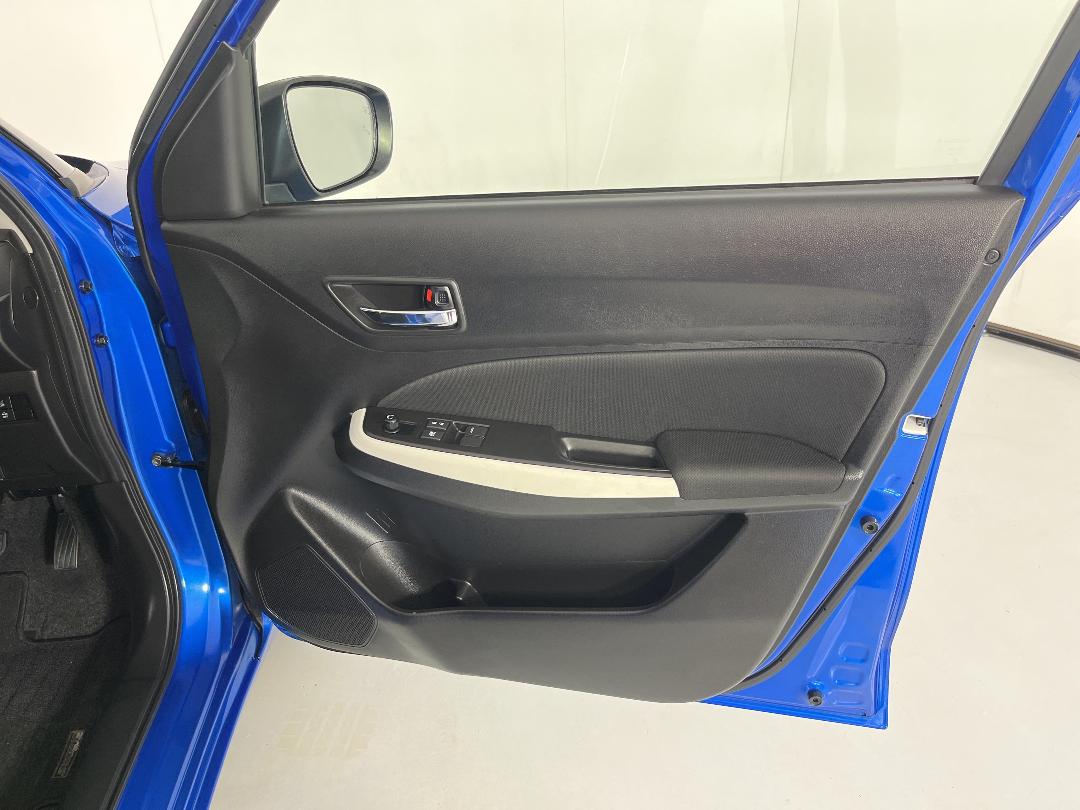 Photo '15' of Suzuki Swift