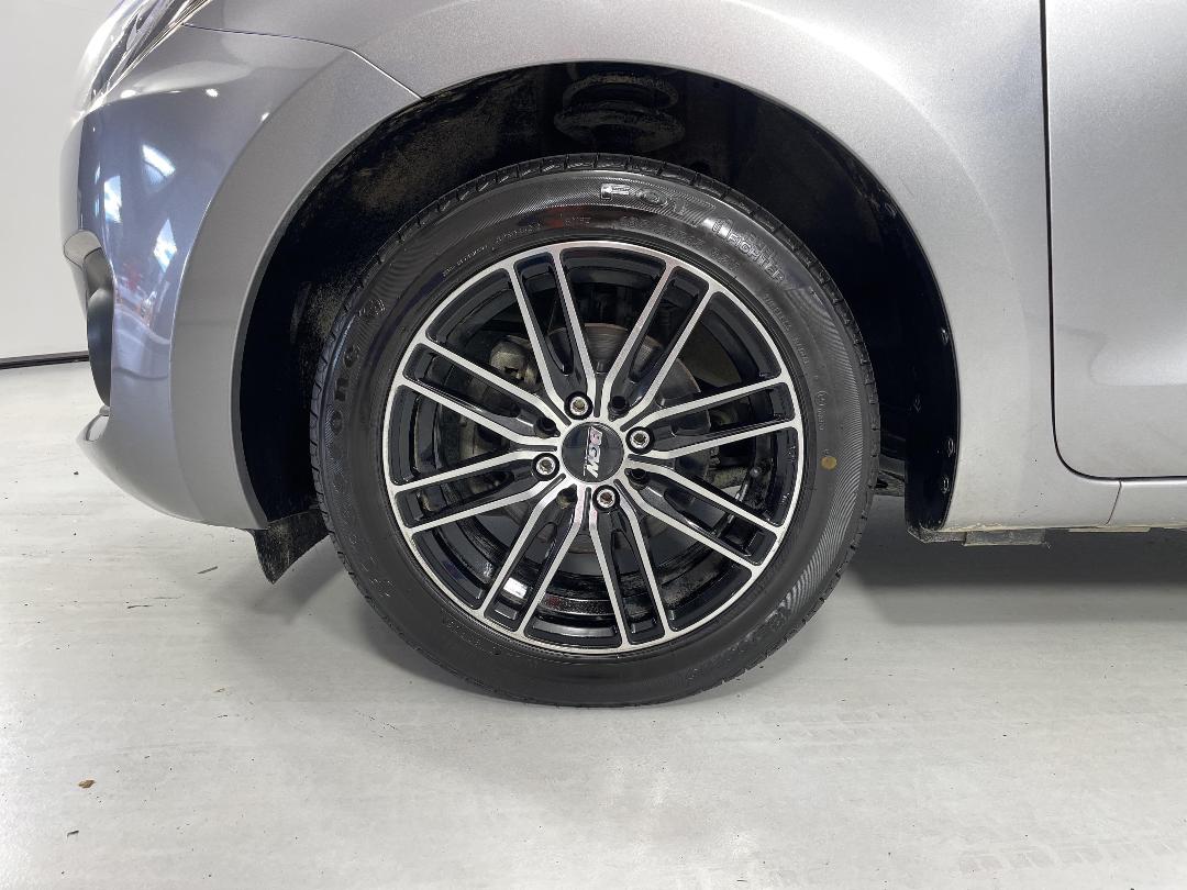 Photo '10' of Suzuki Swift