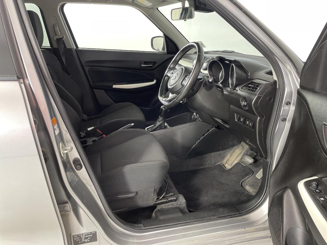 Photo '16' of Suzuki Swift