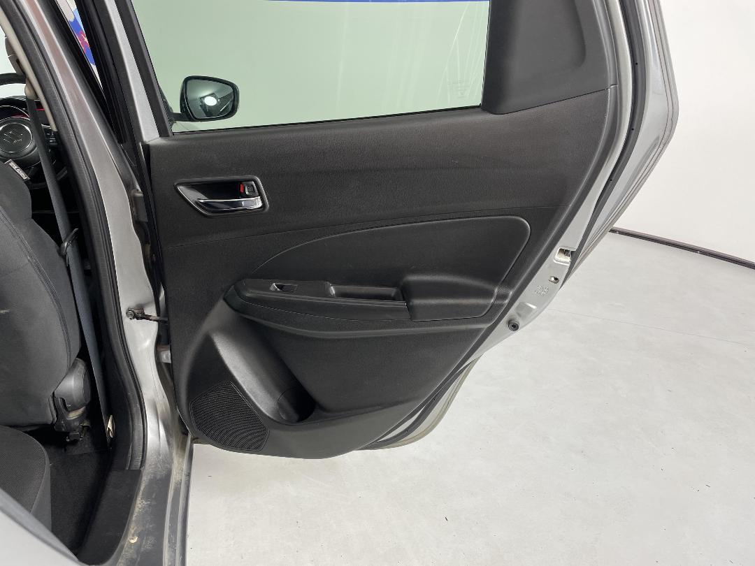 Photo '19' of Suzuki Swift