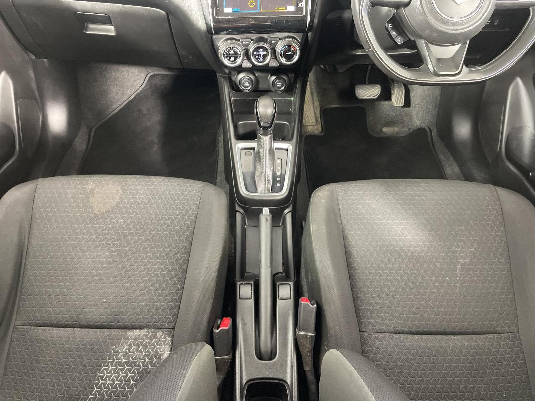 Photo '18' of Suzuki Swift