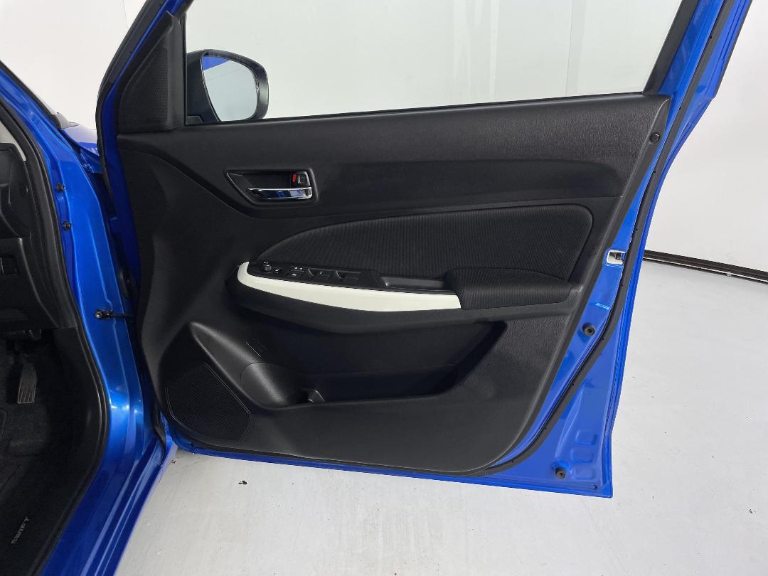 Photo '15' of Suzuki Swift Photo '15' of Suzuki Swift