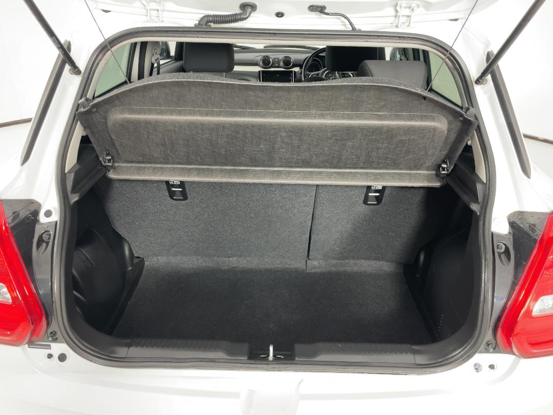 Photo '14' of Suzuki Swift